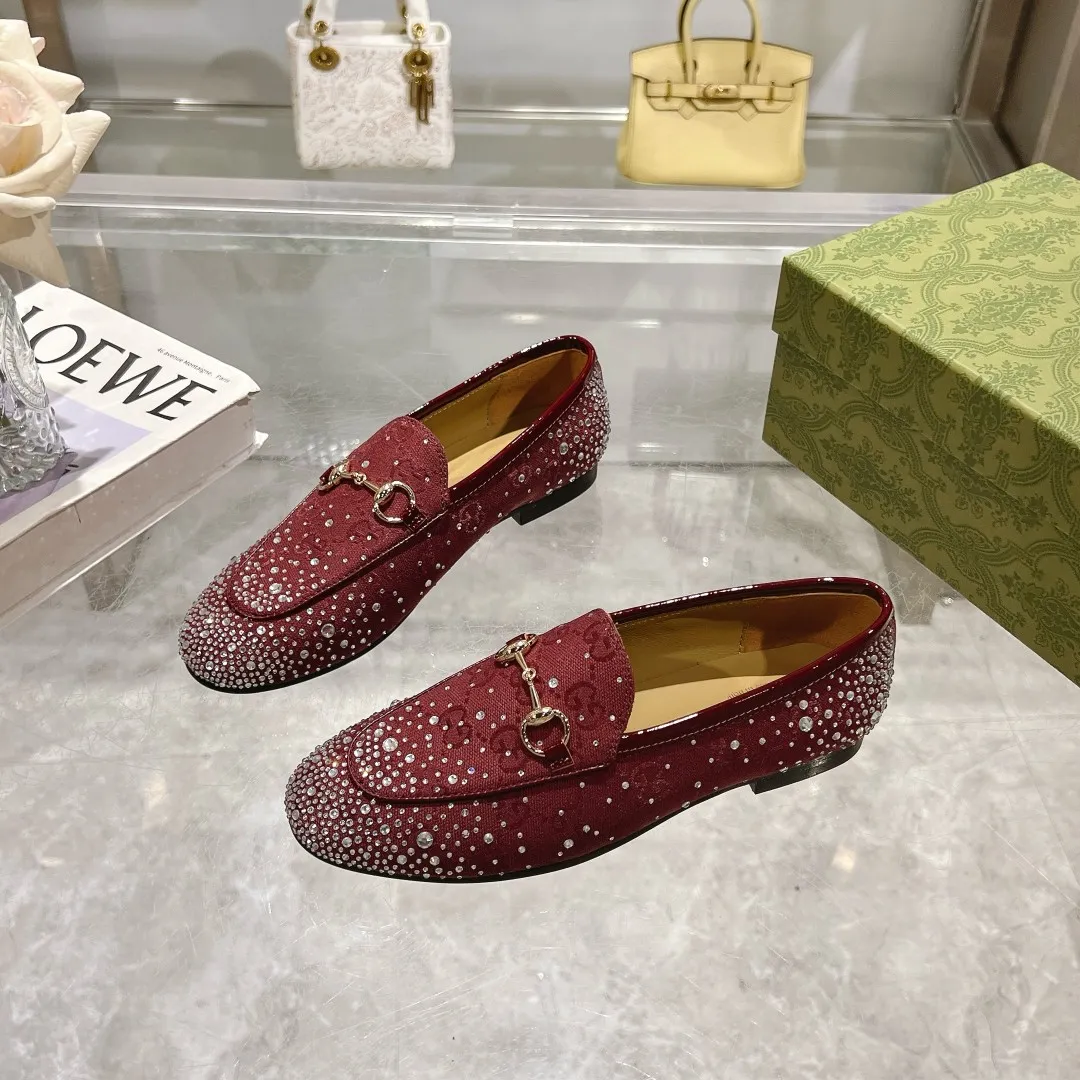 👟👟Ex-factory price 500👟👟 Genuine leather sole +50 (35-41) (41/42 customized) As an outstanding representative of Gucci’s design heritage, the Jordaan series of loafers with horsebit buckles vividly highlight the classic and elegant style. Crafted from the brand's signature monogram canvas, this shoe is timeless. Made from soft material and with a refined, smooth silhouette, these shoes are a perfect expression of everyday elegance. Gucci Angora Red GG Canvas Women Light Gold Tone Hardware Horsebit Faceted Crystal Detail Leather Sole Flat.